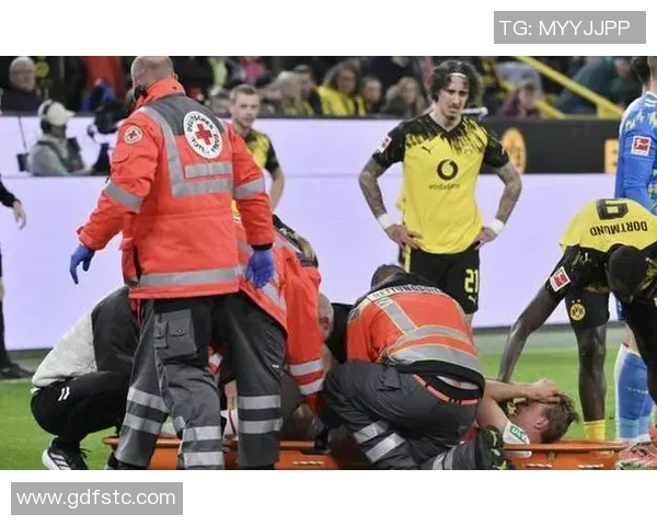 科隆后卫许伯斯右膝重伤恐缺席数月球队面临严峻考验