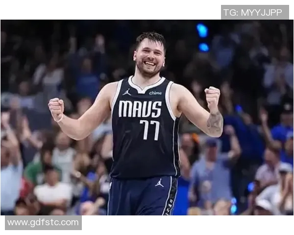 东契奇盛赞詹姆斯融入球队能力强调他多才多艺无人能挡 东契奇盛赞詹姆斯融入球队能力强调他多才多艺无人能挡