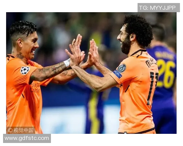 德里欧赛后高举欧冠MVP奖杯庆祝对利物浦的精彩表现与进球荣耀 德里欧赛后高举欧冠MVP奖杯庆祝对利物浦的精彩表现与进球荣耀