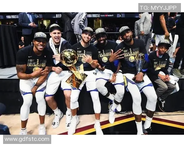 库里追平历史传奇组合记录14个赛季同队再创辉煌GDP组合续写传奇