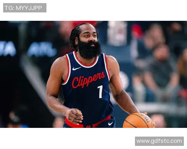 哈登表示球队阵容深度提升将努力寻找最佳阵容配置以争取胜利