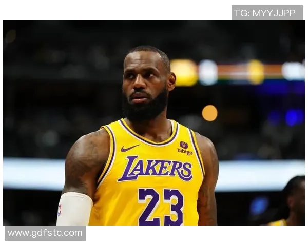 詹姆斯团队呼吁湖人谨慎安排出场时间他将缺席季前赛首战