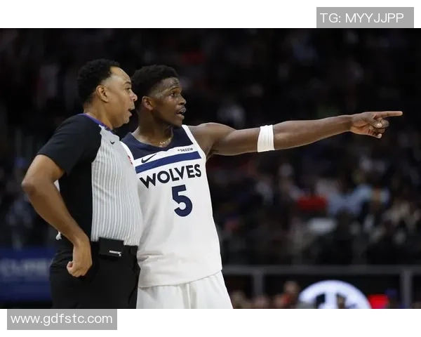 爱德华兹首节爆发后沉寂三节仅得6分表现令人失望