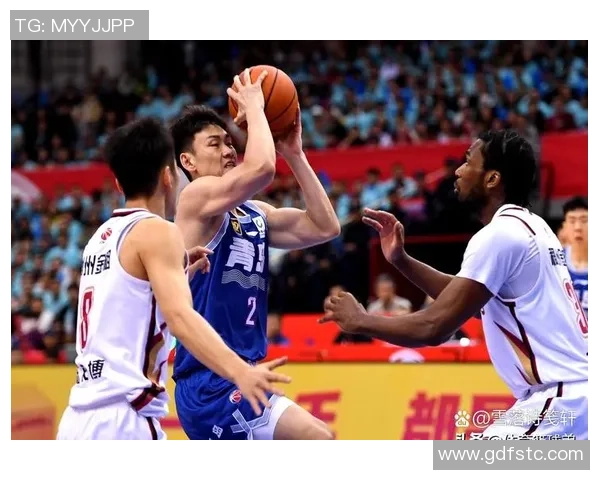 四冠中锋提前备战新赛季展现冠军气质与决心