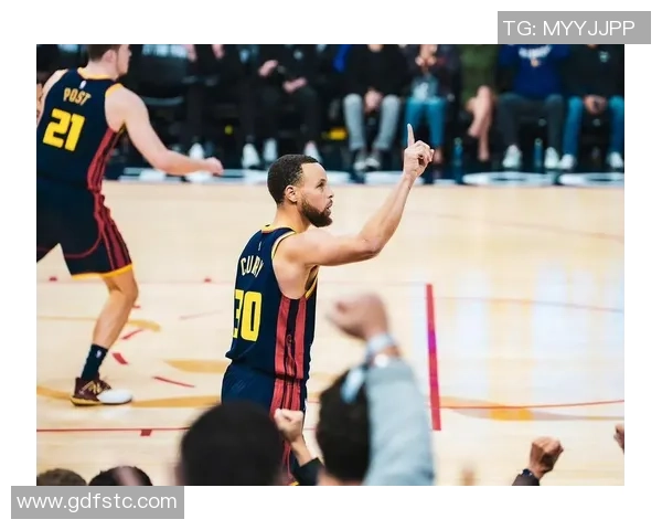 克莱三分火力全开轰23分助勇士续航展现强大实力