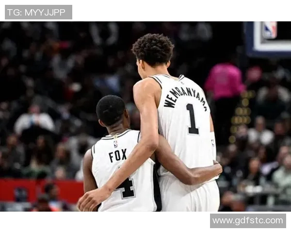 福克斯谈文班复出对球队的积极影响让我们打得更加轻松自如 福克斯谈文班复出对球队的积极影响让我们打得更加轻松自如