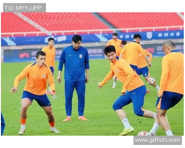 足球报透露韩鹏将继续执教泰山队球队计划更换两名中后场外援