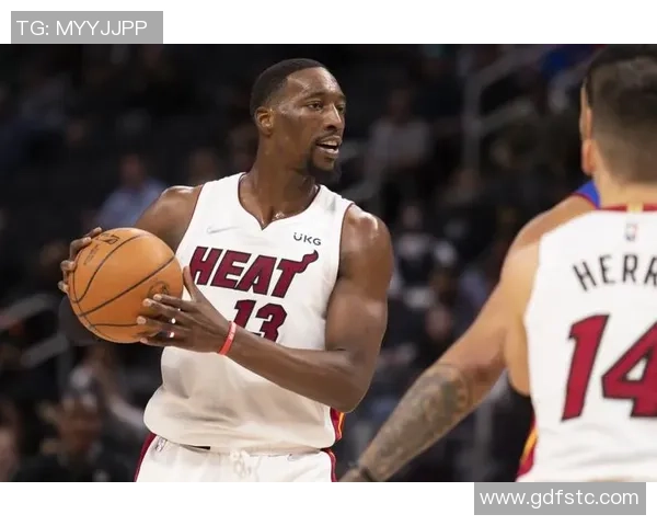 阿德巴约提前离场因脚部不适明日将进行详细检查以确定伤情