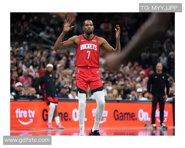 火箭队即将迎来六连客杜兰特训练专注申京展现微笑备战掘金与湖人