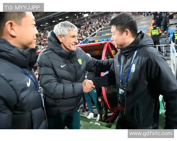 津门虎助教费利佩正式加盟国安早餐时与于根伟偶遇交流 津门虎助教费利佩正式加盟国安早餐时与于根伟偶遇交流